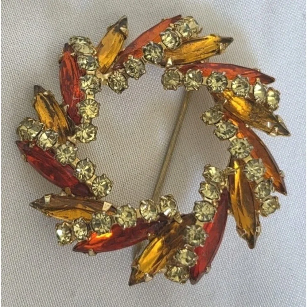 Vintage Rhinestone  Wreath Brooch Gold Tone Amber Topaz Colors